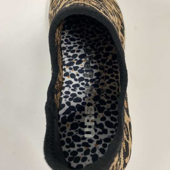 NEW J/SLIDES Leopard Tiger Knit Slip On Sneakers - Picture 5 of 9